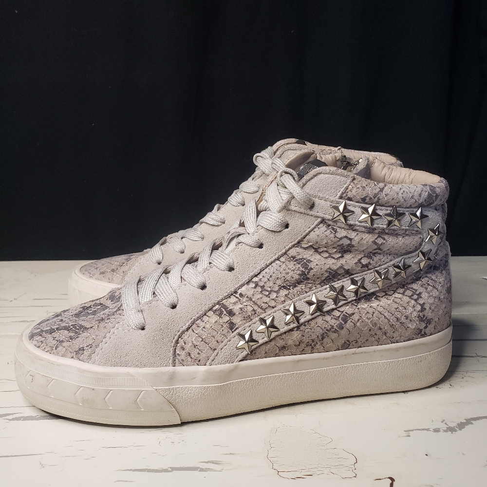 Vintage Havana 'Julie' Snakeskin Print Sneakers in Women's size 7